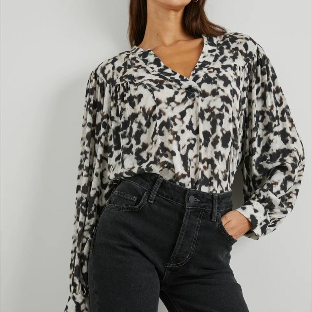 Rails Fable Blurred Cheetah Print V-Neck Blouse Flounce Sleeve NWT XLarge XL - Picture 4 of 16
